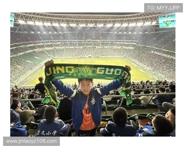 文班受伤期间积极参与球迷组织助威训练效仿欧洲足球精神