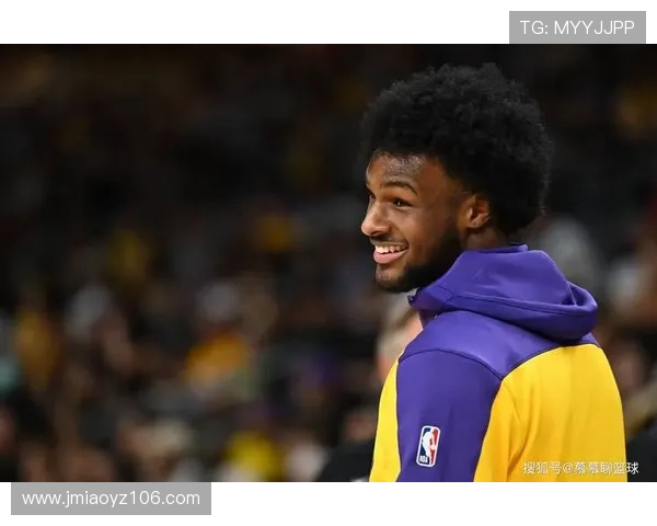 布朗尼坦言上场机会有限期待通过努力防守赢得更多信任与时间